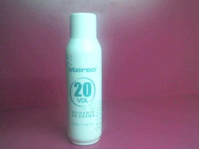 STEREO 20 VOL - Oxidante en crema PLUSCOSMETICA - STEREO - 20 VOL x 100 mL - 3.3 fl oz